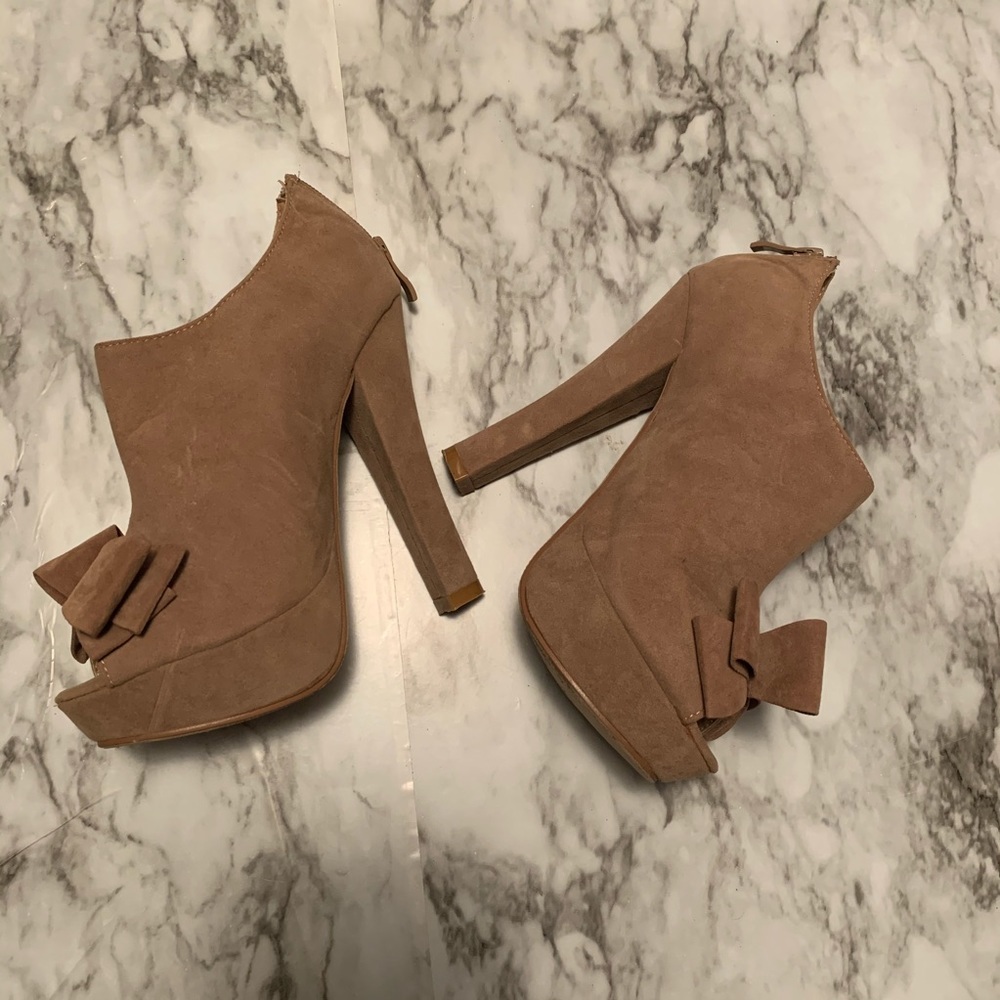 Romantic Taupe Suede Peep Toe Platform Heels w/ Bow | 7.5